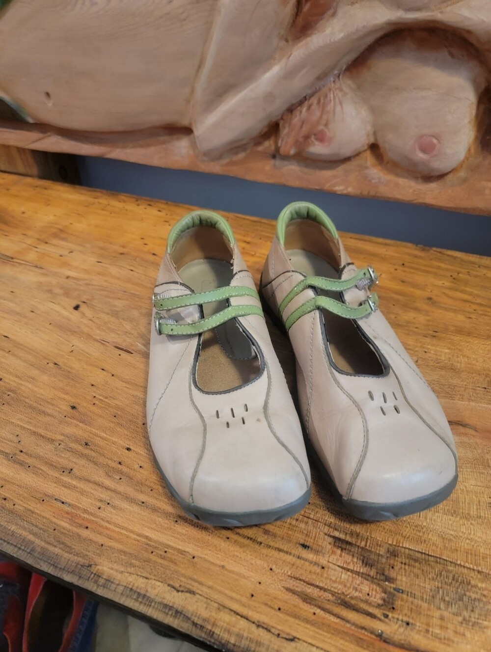Caterpillar "CAT" size 9 Mary Jane Beige Leather w/Green Adjustable Straps